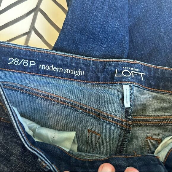 LOFT Size 28 / 6 Modern Straight Dark Wash Jeans - Picture 4 of 4